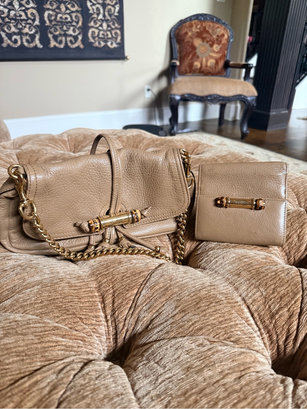 Authentic Gucci Beige Leather Shoulder Bag and Wallet Set with Gold Hardware - Picture 2 of 6